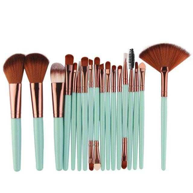 Professional makeup brushes set