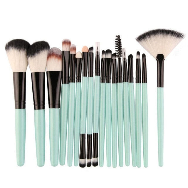 Professional makeup brushes set